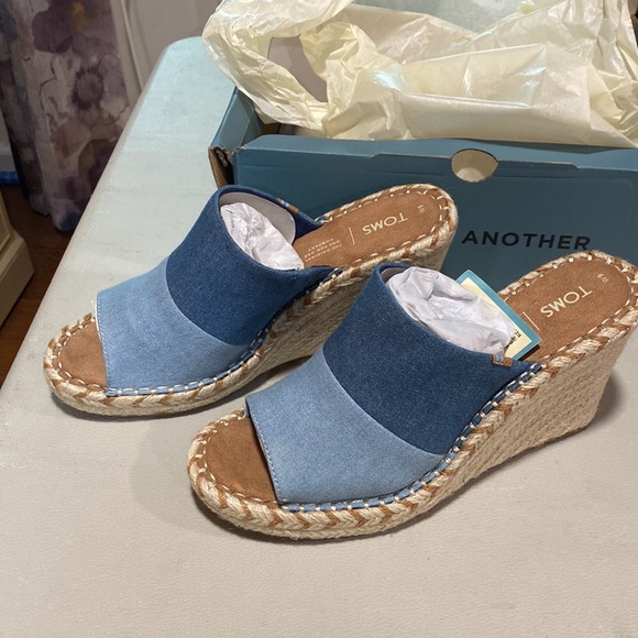 Brand new Tom’s wedges in denim with nice braided wedge in size 9. - Picture 3 of 8